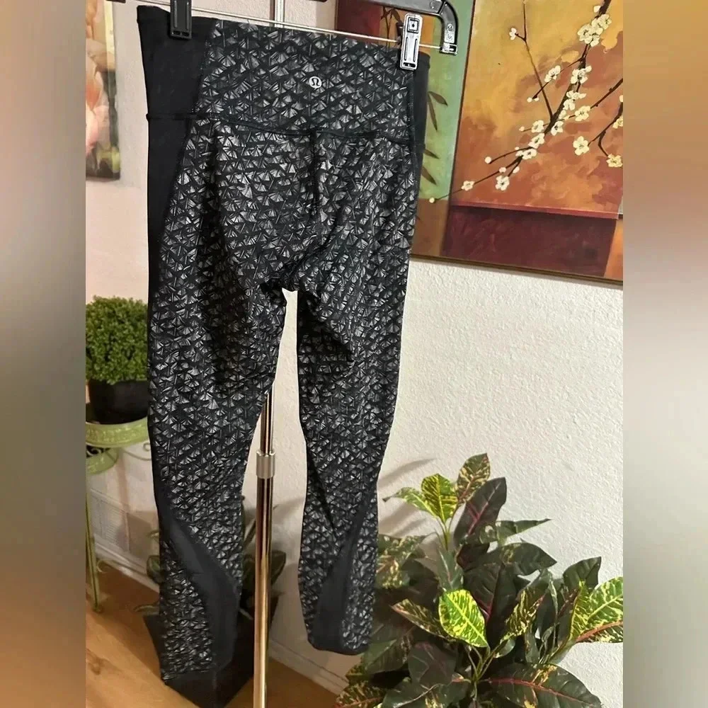 Lululemon Athletica leggings size 4